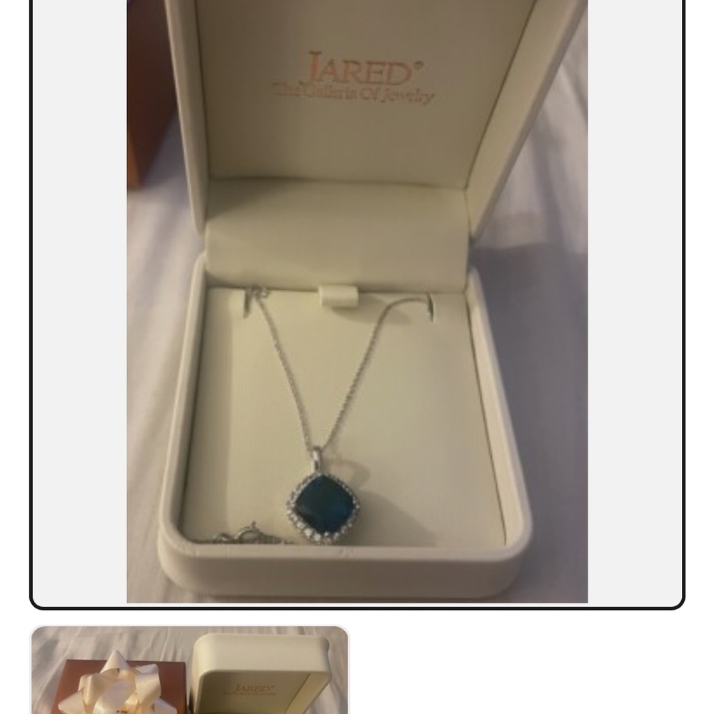Emerald, White gold diamond necklace